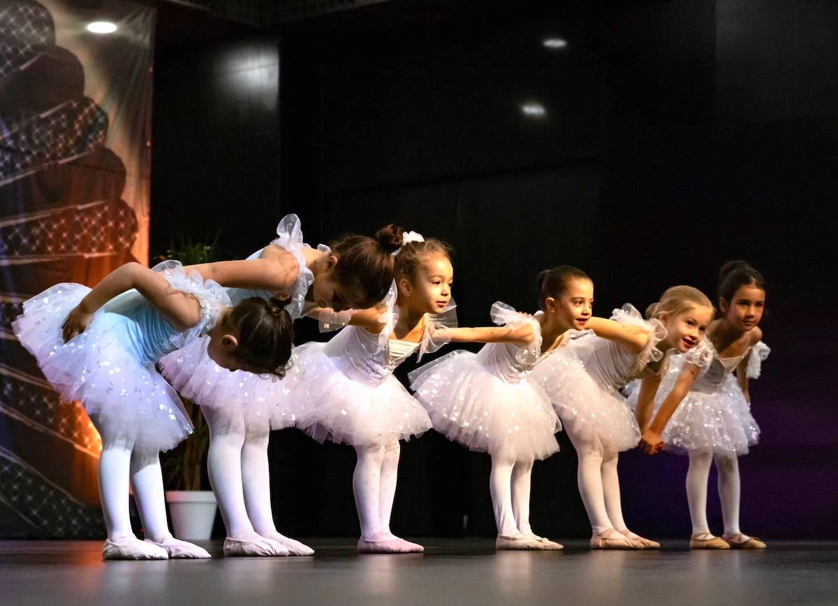 Kids practicing ballet during dance lessons